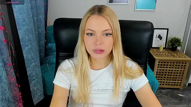 KatherineePierce on StripChat