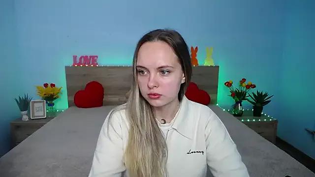 KhaleesiMoon on StripChat 
