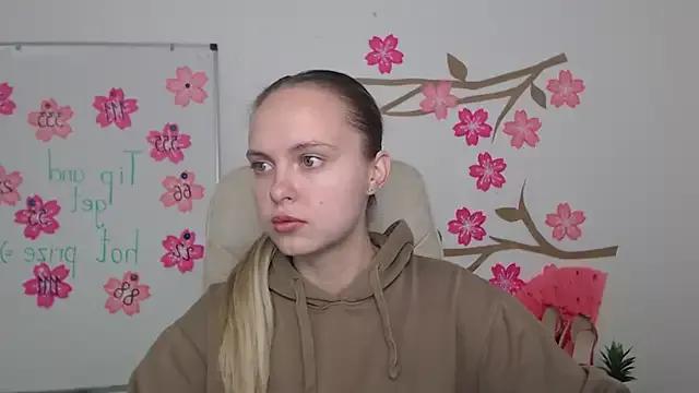 KhaleesiMoon on StripChat 
