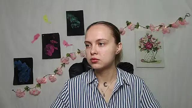 KhaleesiMoon on StripChat 