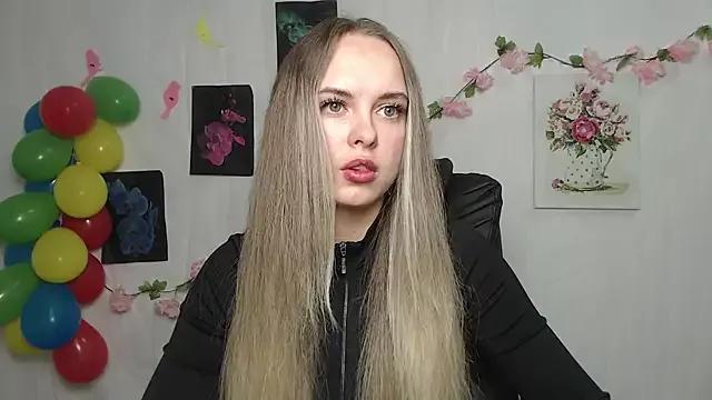 KhaleesiMoon on StripChat 