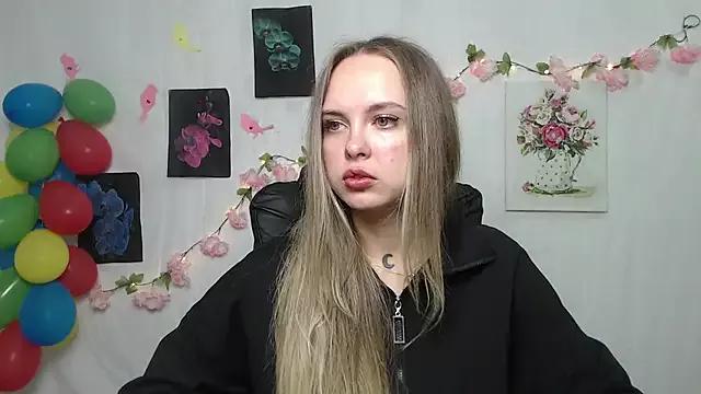KhaleesiMoon on StripChat 
