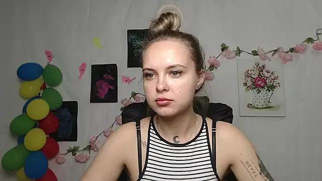 KhaleesiMoon on StripChat 