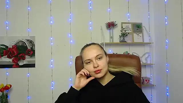 KhaleesiMoon on StripChat 