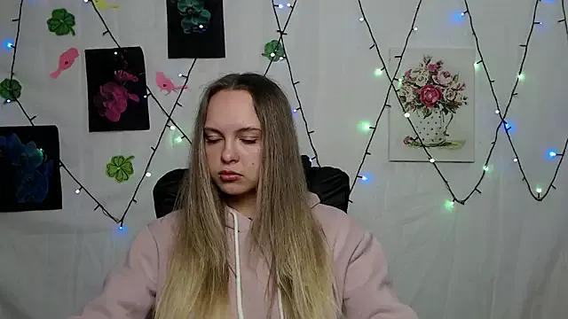 KhaleesiMoon on StripChat 