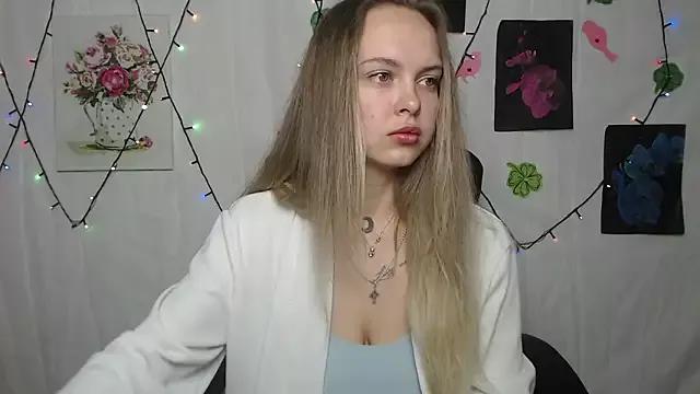 KhaleesiMoon on StripChat 