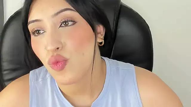 Kim_Monroee on StripChat 