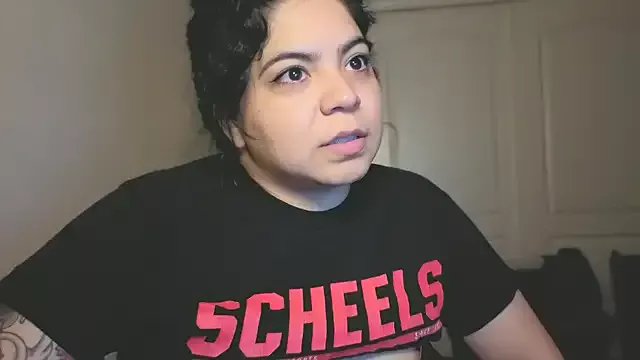 kimmiakiss22 on StripChat 