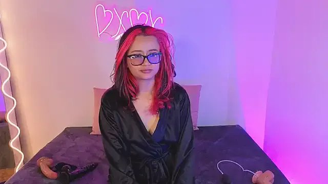 Offline kristen_tay on StripChat