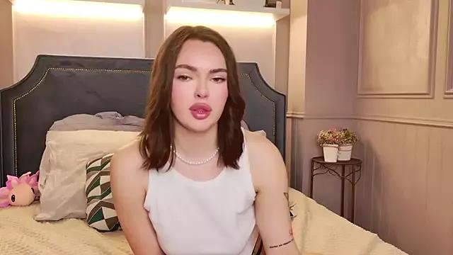 LauraBrigs on StripChat 