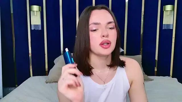 LauraBrigs on StripChat 