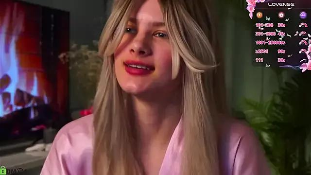 LauraGomezt on StripChat 