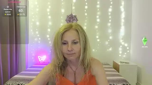 LiaLiaRo on StripChat 