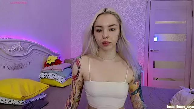 LillyMoure_ on StripChat