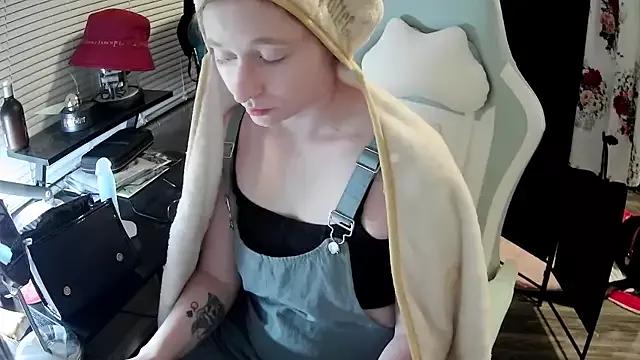 LilyFoxxx on StripChat