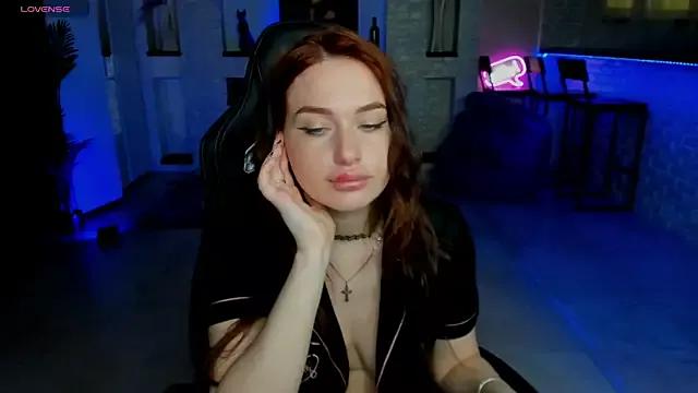 LisaElfy on StripChat 