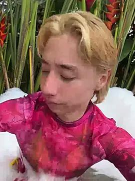 Littlebunny21 on StripChat