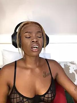 Freechat LuciousLips96 on StripChat