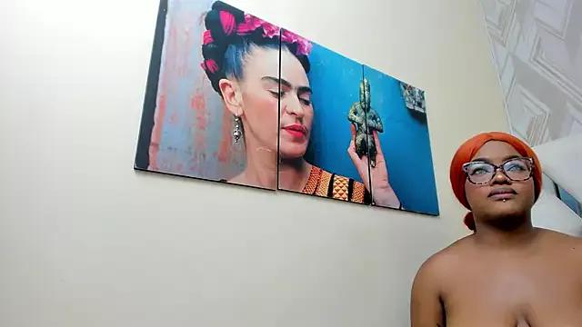 luna_lyon on StripChat 