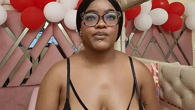 luna_lyon on StripChat 
