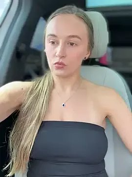 Freechat lunagirl13 on StripChat