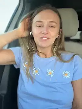 Freechat lunagirl13 on StripChat