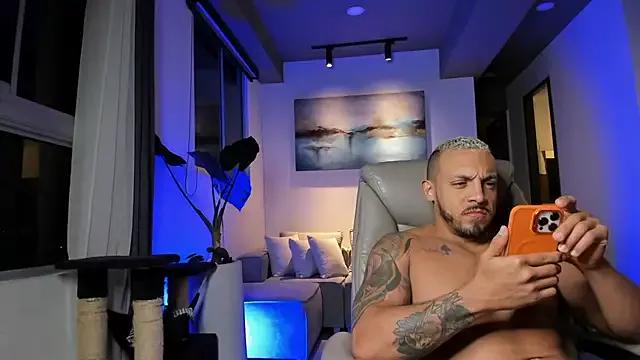 Maximo_Marcelo on StripChat