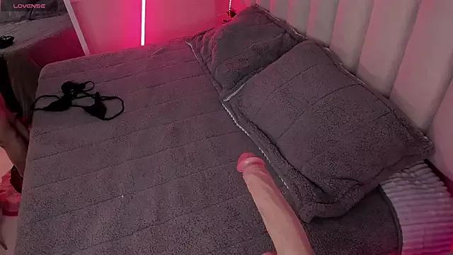 Megan_mooree_ on StripChat