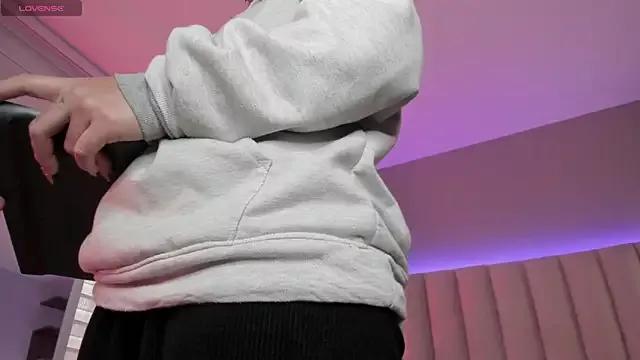 Megan_mooree_ on StripChat