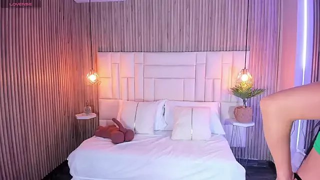 Freechat MelanieHillss on StripChat