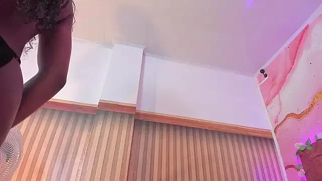 melody_paris on StripChat