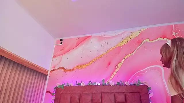 melody_paris on StripChat