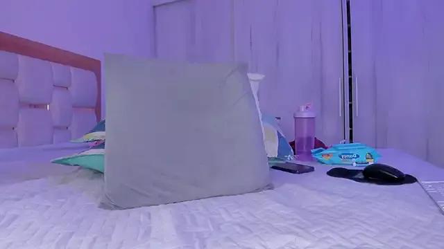 mia_hank on StripChat