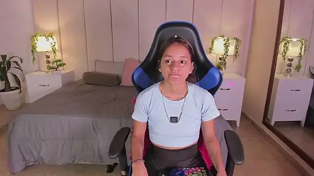 Freechat mia_rousse25 on StripChat