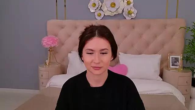 milaleoneli on StripChat 