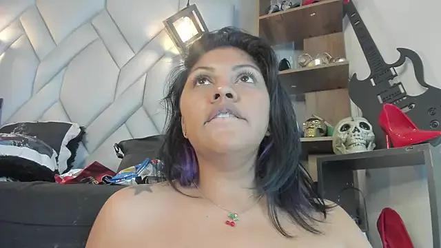 MirandaHaguen on StripChat