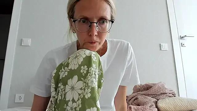 MollyStory on StripChat 