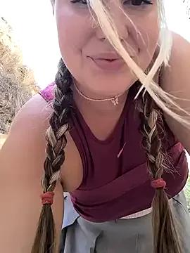 Freechat Mona_Plus on StripChat