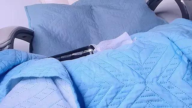 naomi_kyse on StripChat