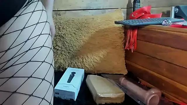 Naomi_slave69 on StripChat 