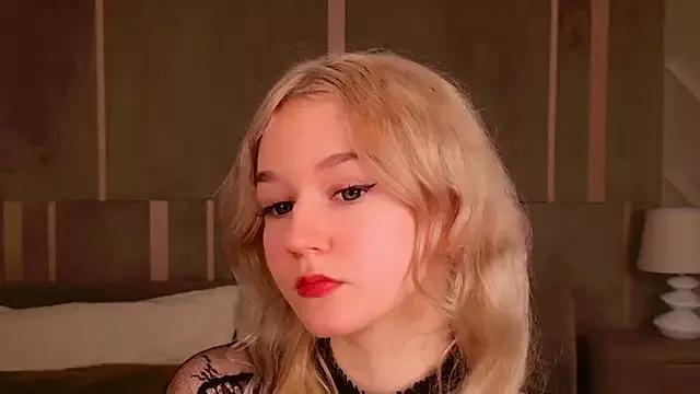 NaomiLoys on StripChat 