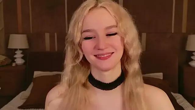 NaomiLoys on StripChat 