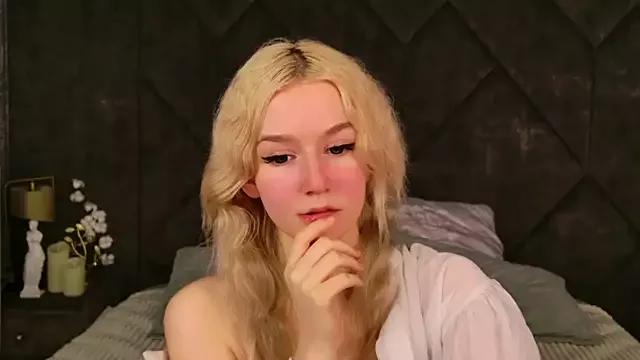 NaomiLoys on StripChat 