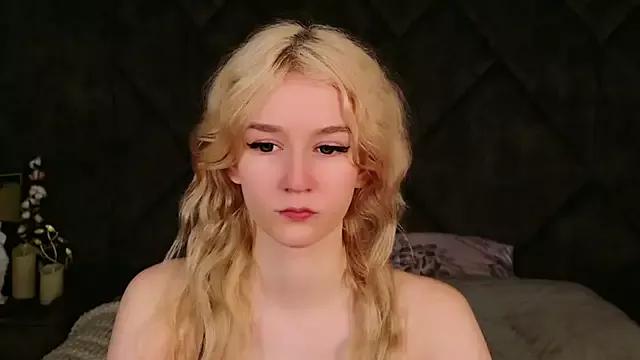 NaomiLoys on StripChat 