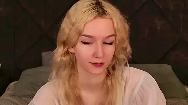 NaomiLoys on StripChat 