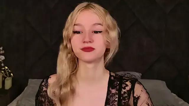 NaomiLoys on StripChat 