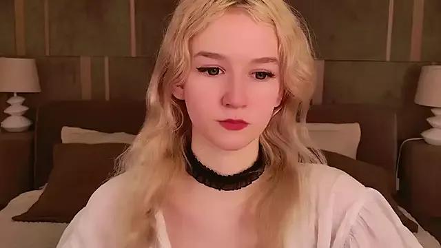 NaomiLoys on StripChat 