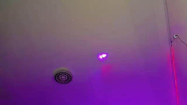 Freechat naomy__xx on StripChat