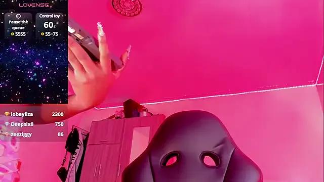 Freechat naomy__xx on StripChat