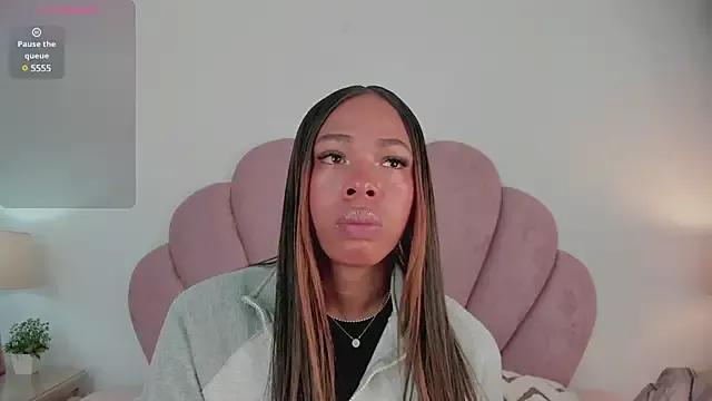 Nicole_Paradise on StripChat